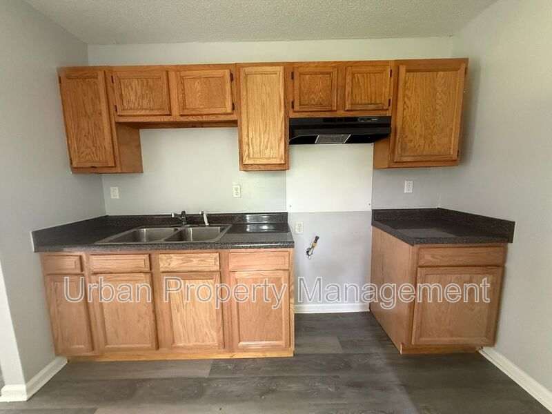 3608 Hicky St – photo 4