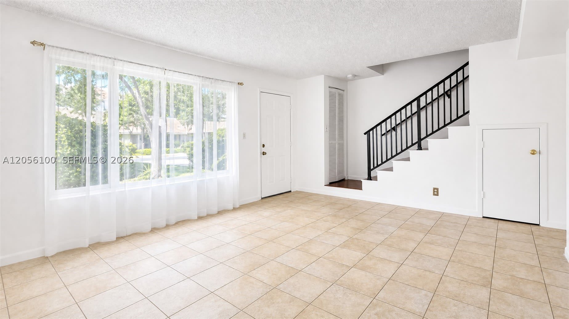 9821 NW 37th St – photo 4