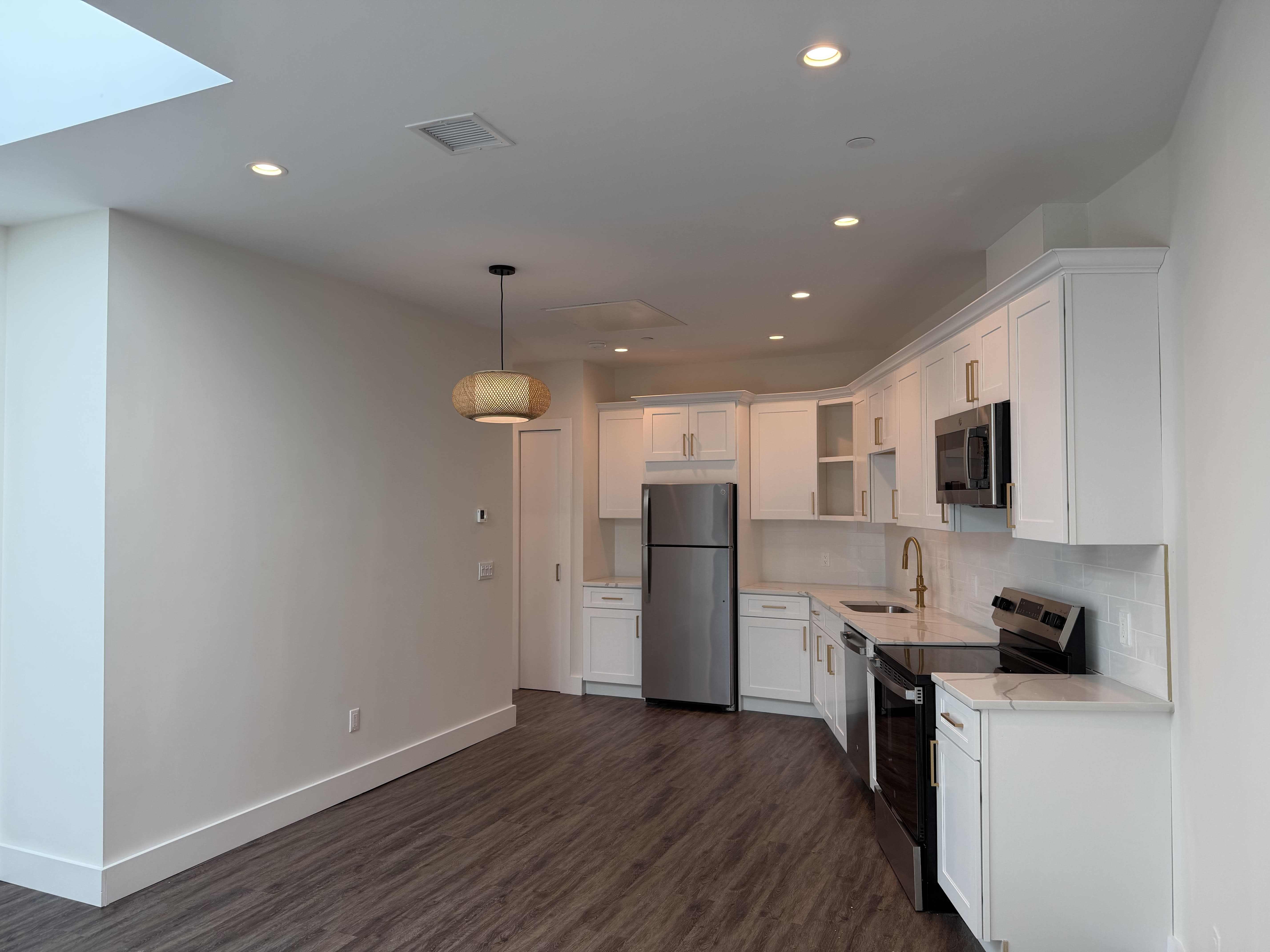 175 E Main St – photo 2