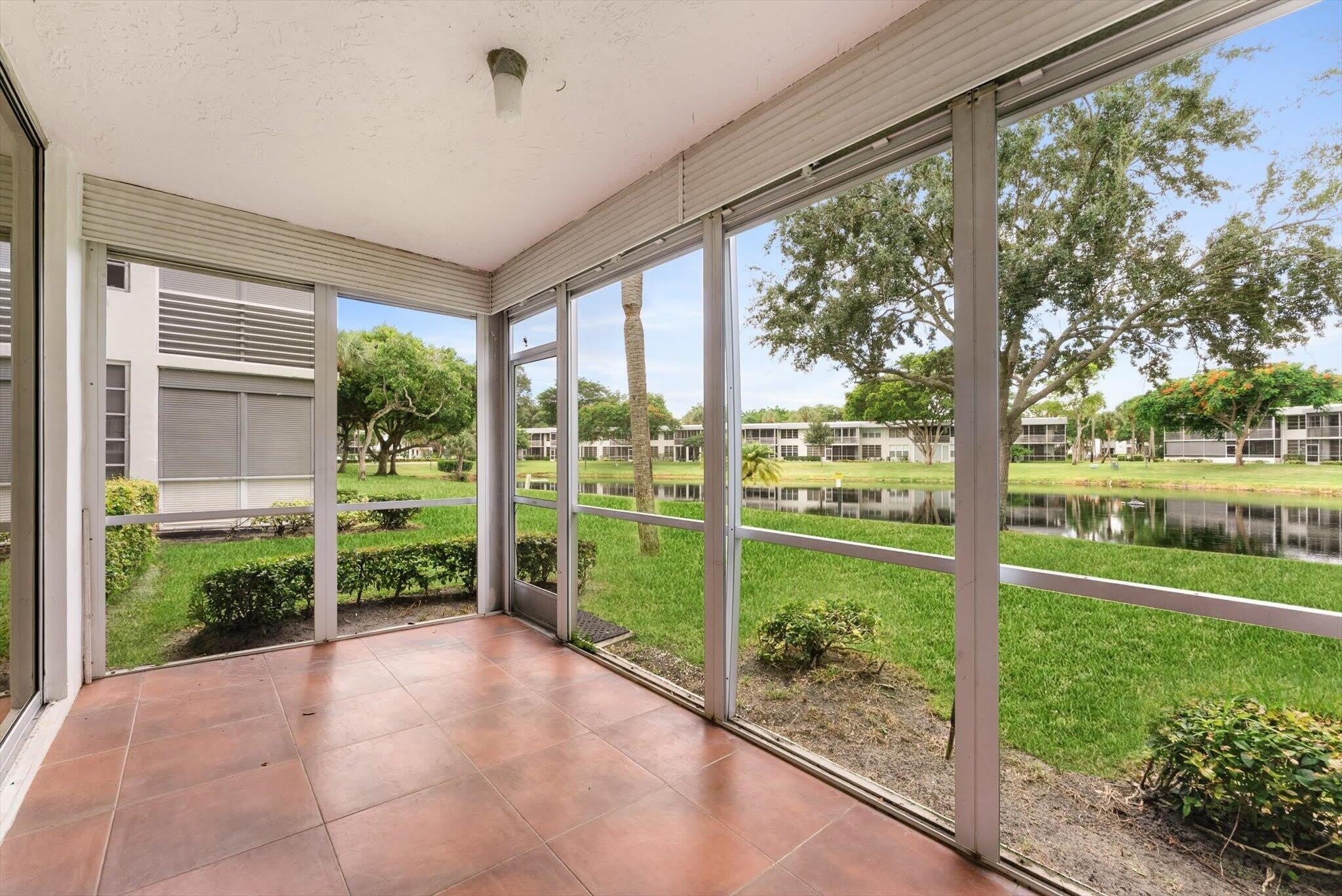 4240 OAKS Terrace – photo 4