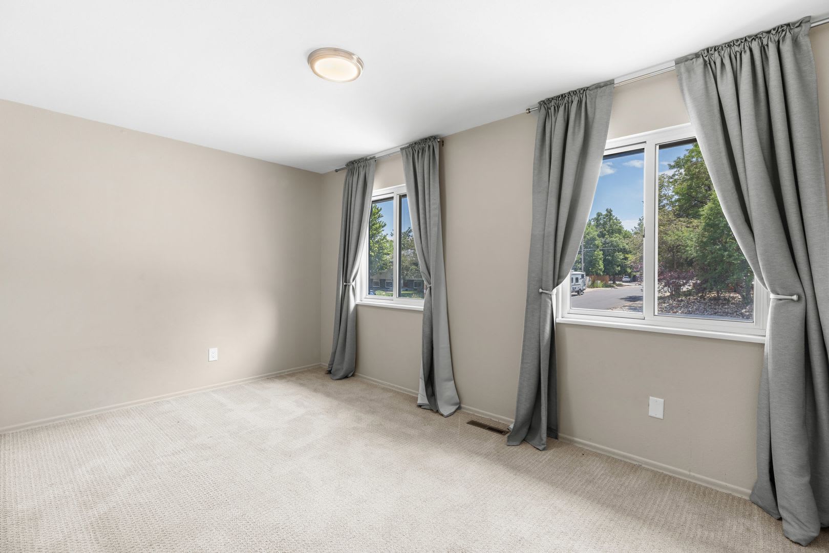 Beautiful 5 Bed 2 Bath South Boulder Home Available Now – photo 4