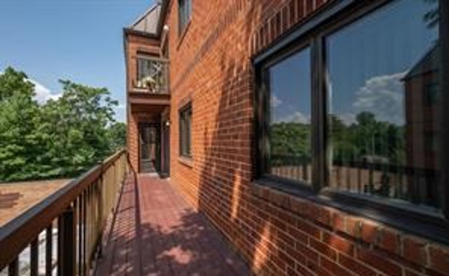 Very Well Maintained And Extra Large 3Br 2Ba Condo Moments To Marc Train In Downtown Gaithersburg – photo 2