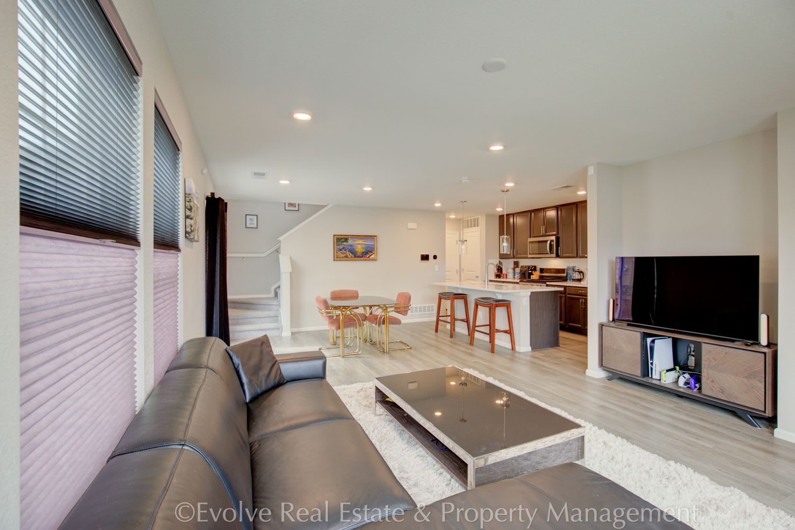 Evolve Real Estate: Stunning Aurora Gem! Available October 3rd – photo 2