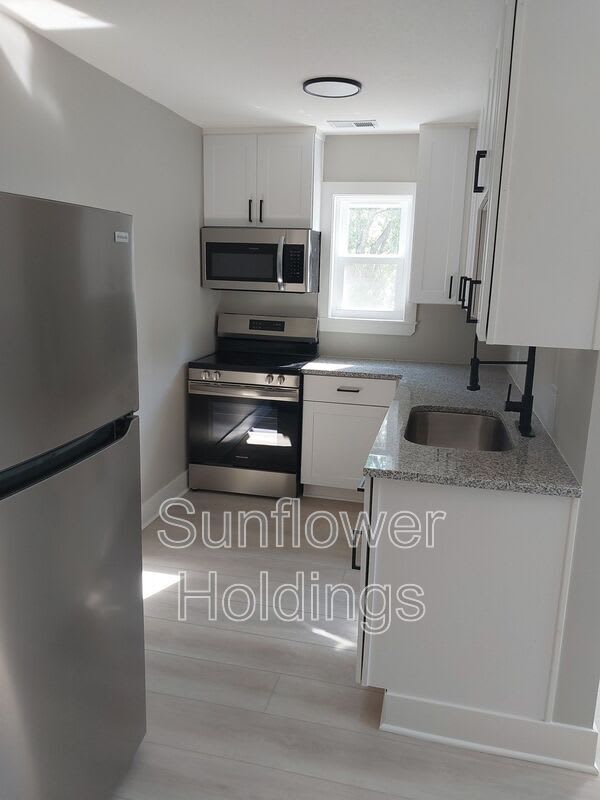822 E Vine St – photo 2