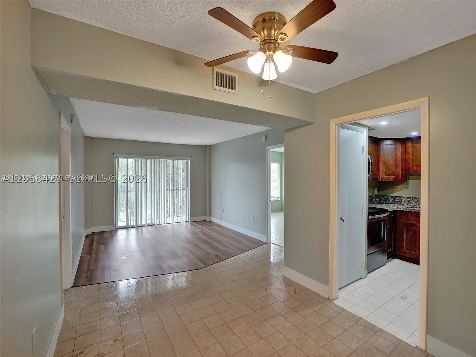 4166 Inverrary Dr – photo 4