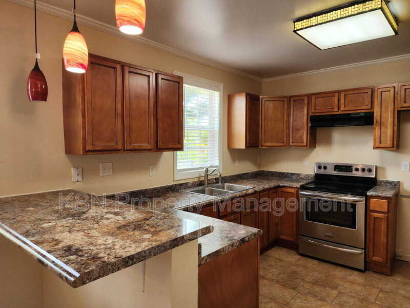 920 East 32nd Street – photo 4