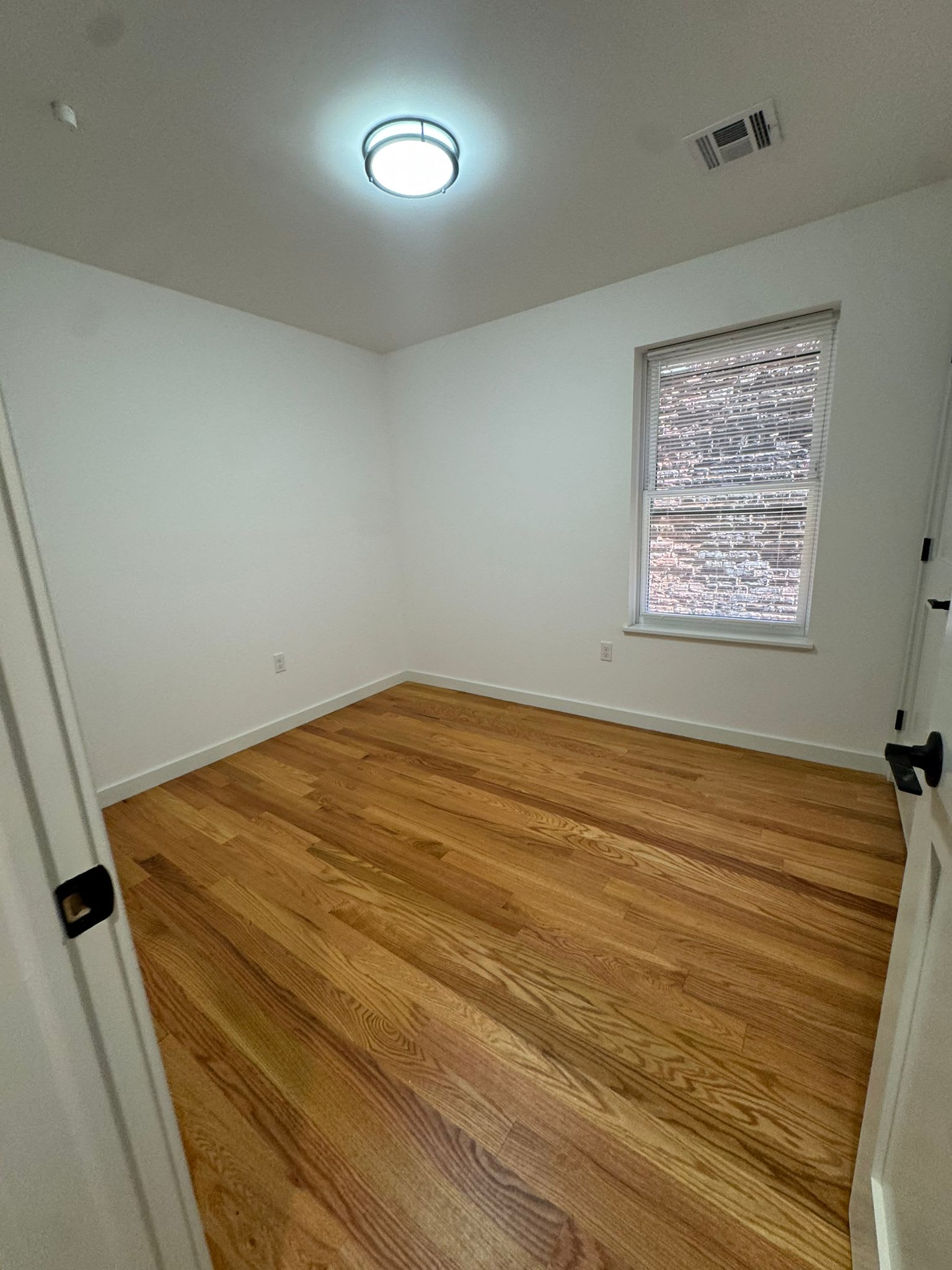 52 James Street 2 – photo 2