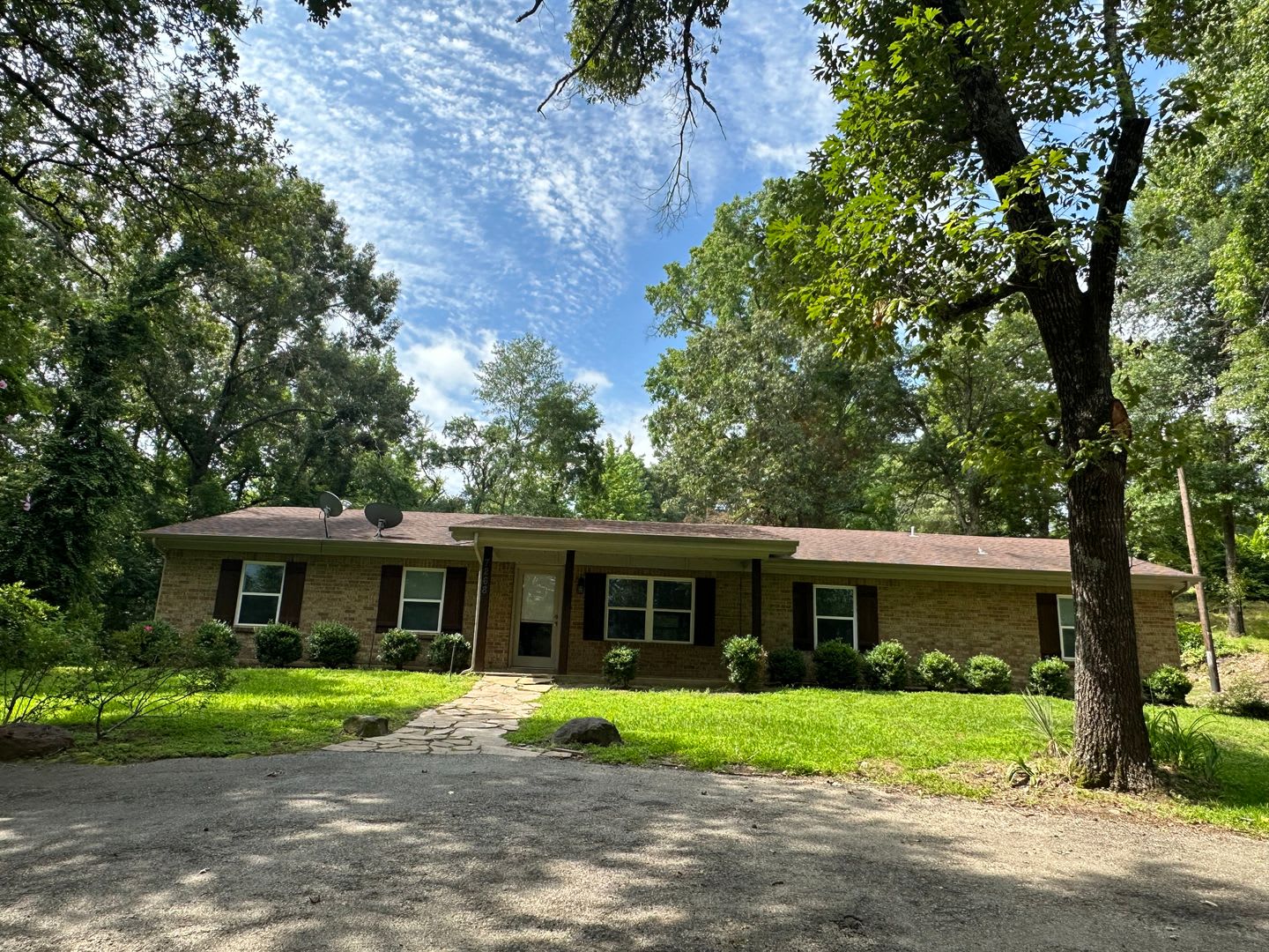 Beautiful 3Bd 3Bth House In Gated Community Available August 11Th – photo 2
