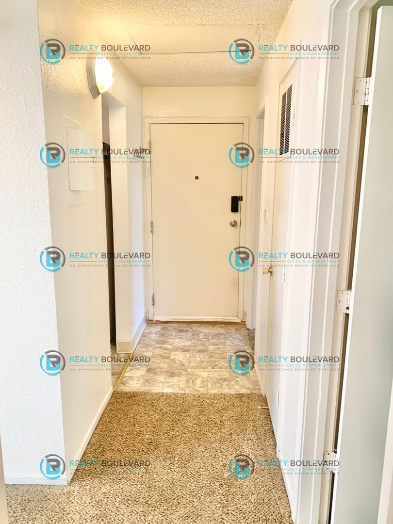 Great 2 Bedroom 1 Bathroom Apartment Near TMCC!!! Private Balcony, Laundry, Pool & Community Amenities – photo 3