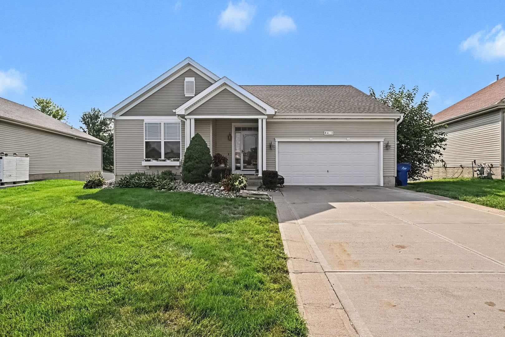 Great Location Near Chalco Hills Recreation Area – photo 1