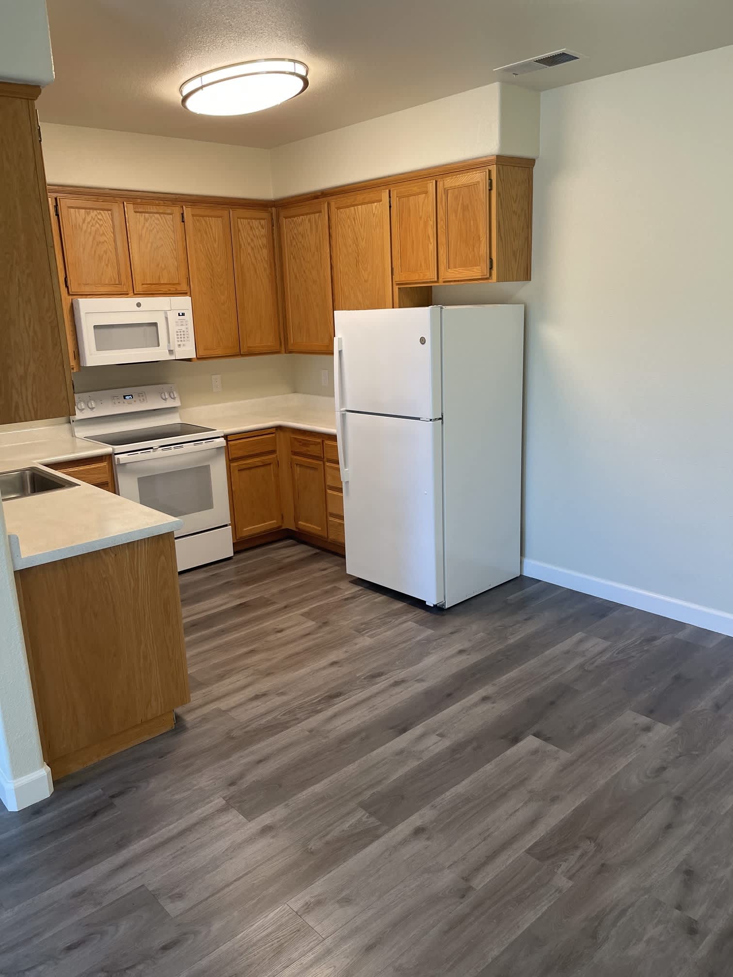 1048 Prospect Avenue – photo 3