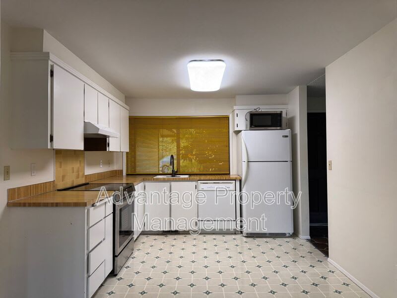 1440 NW Meadowgreen PL – photo 4