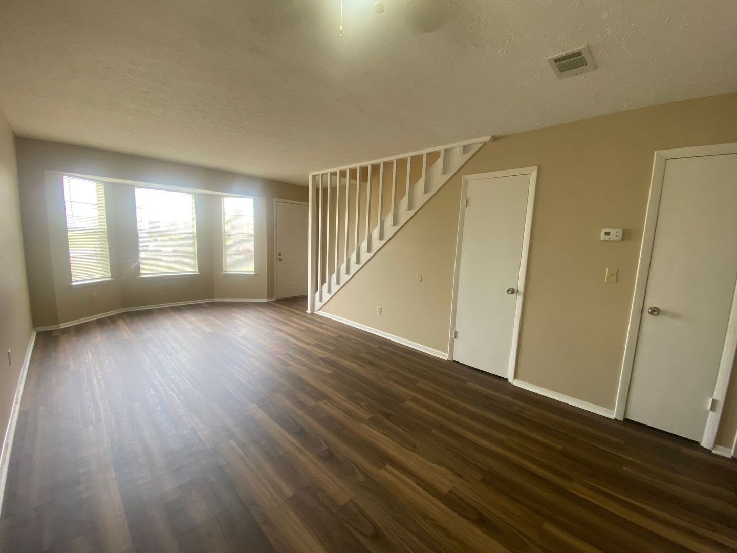 Large Townhome W Master Balcony Convenient To Tyndall Afb 1 2 Off Security Deposit For A D Military – photo 2