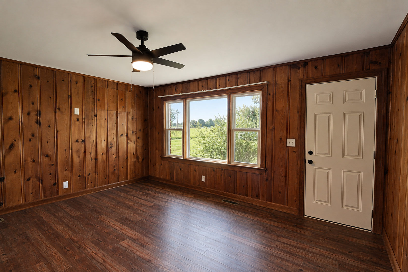 Updated 3-Bedroom Home with Covered Porch and Detached Garage in Baxter – photo 3