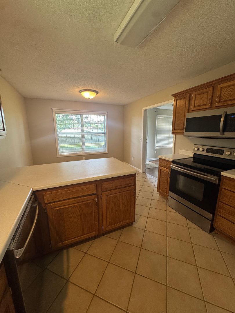 3 Bedroom Home Strafford, Missouri – photo 3