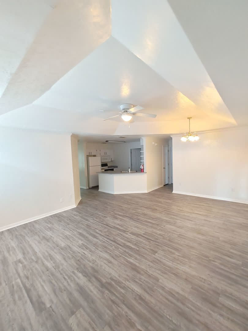 2/2 House with Garage in Palm Grove – photo 1
