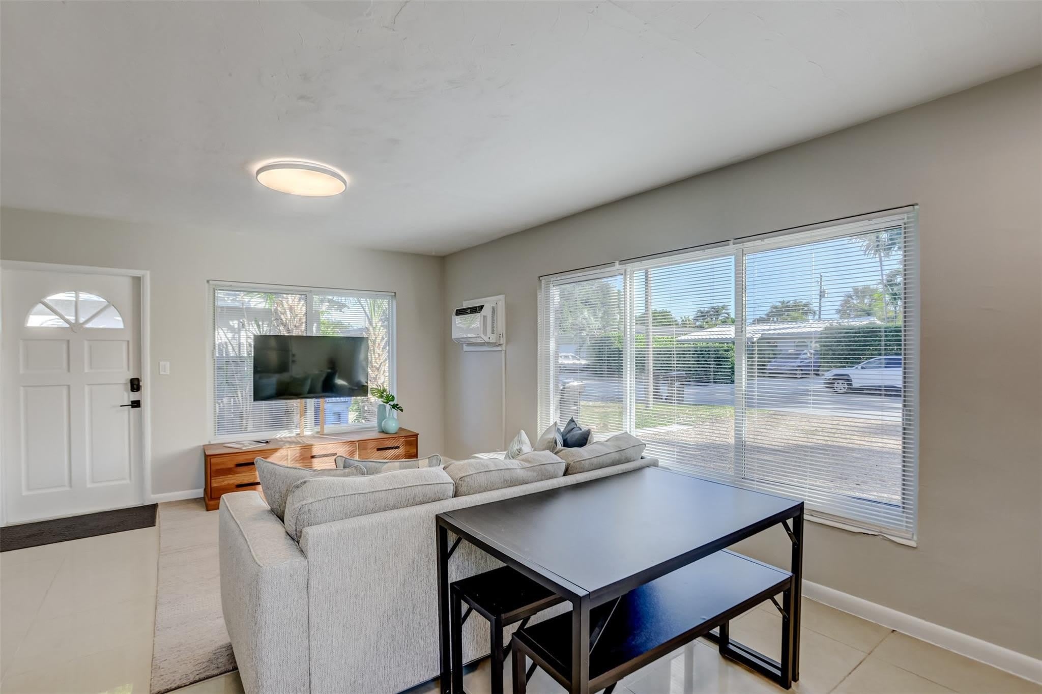 1005 NE 17th Court – photo 4