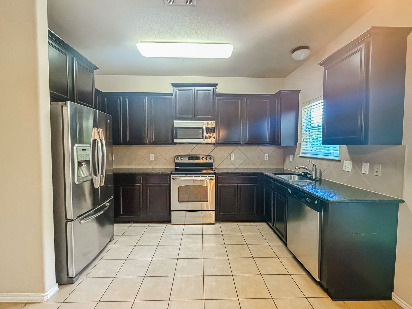 4907 Old Homestead St For Details Move In Special 500 00 Off First Full Months Rent – photo 2