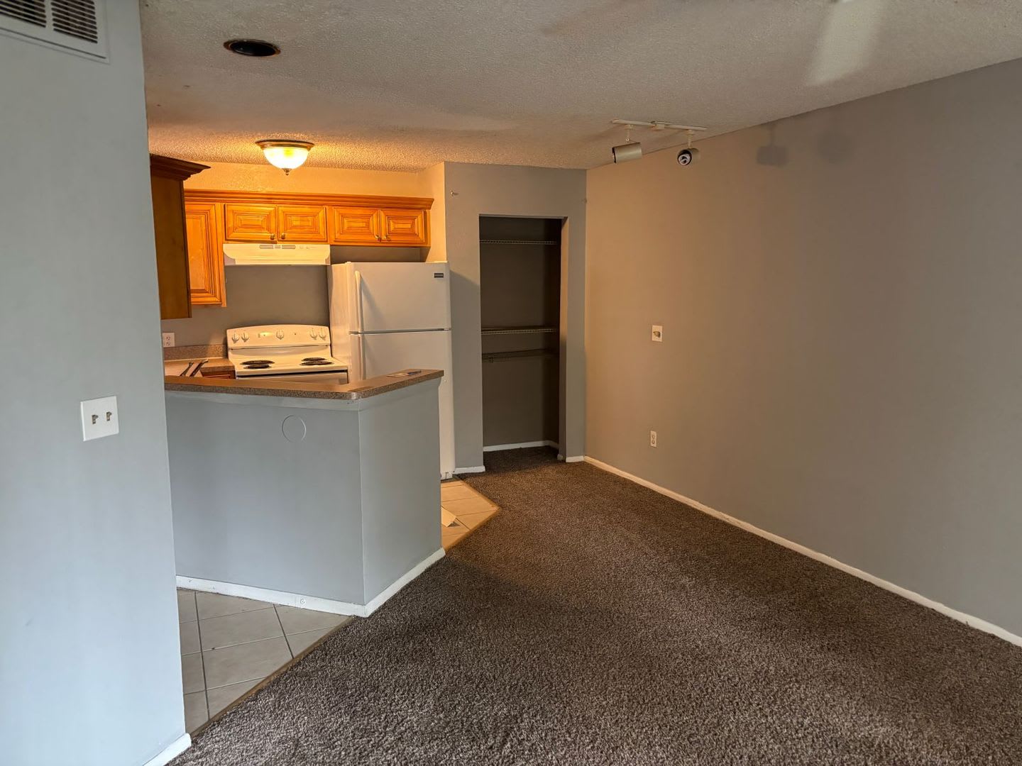 1/1 Condo available on Plaza. Close to Mall at Millenia, Orlando – photo 2