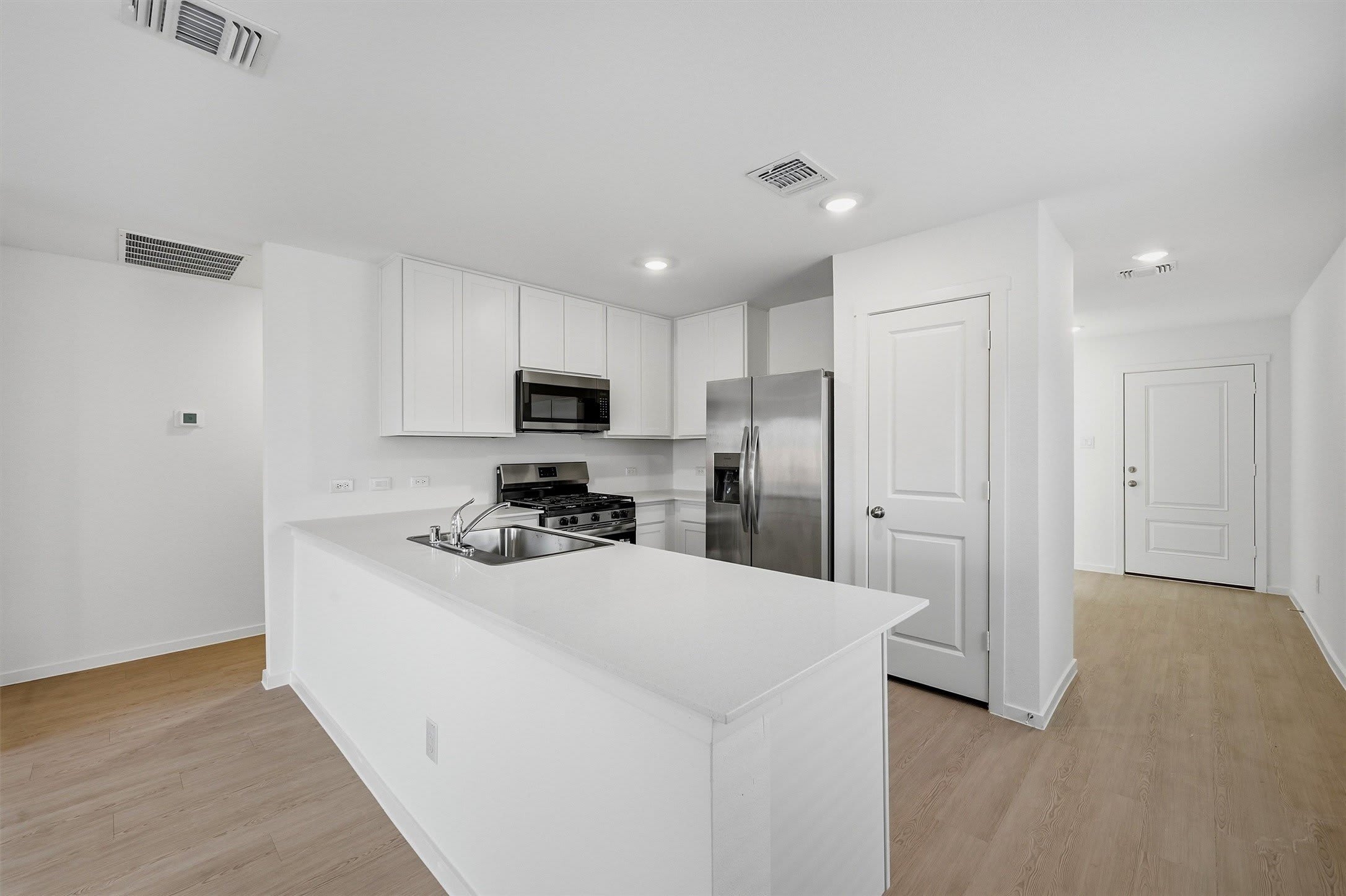 3924 Superior Place – photo 4