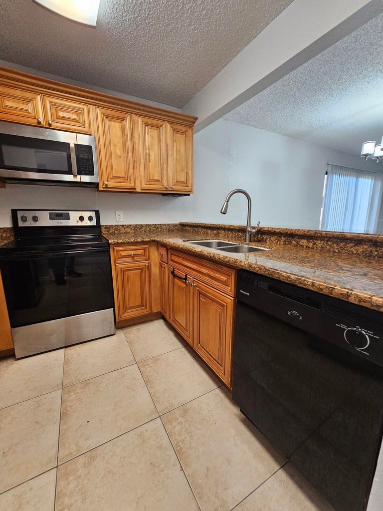 1453 Lake Crystal Dr – photo 2