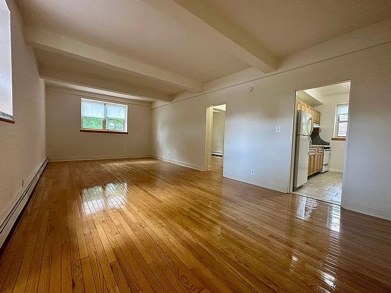 476 Howard Ave – photo 4
