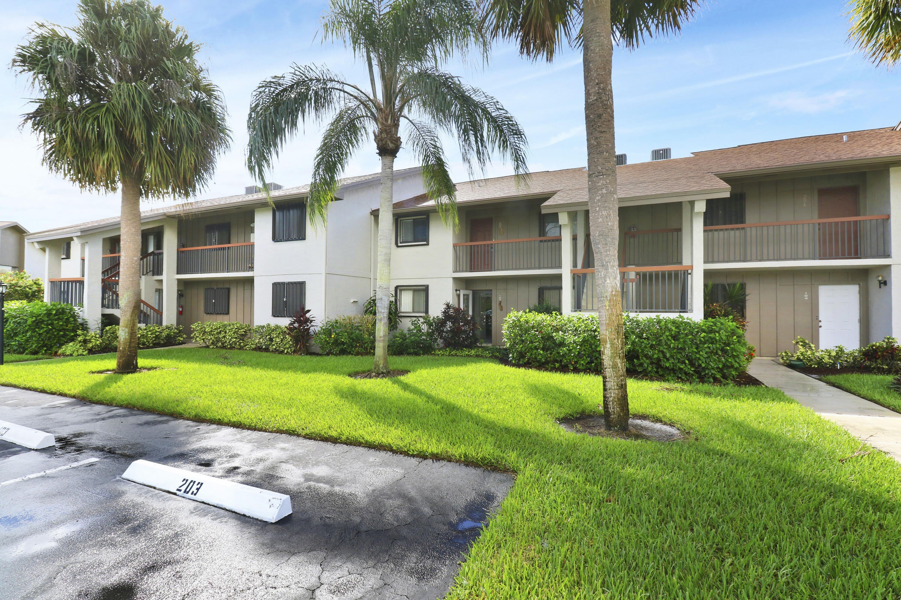1600 NE Dixie Highway – photo 1