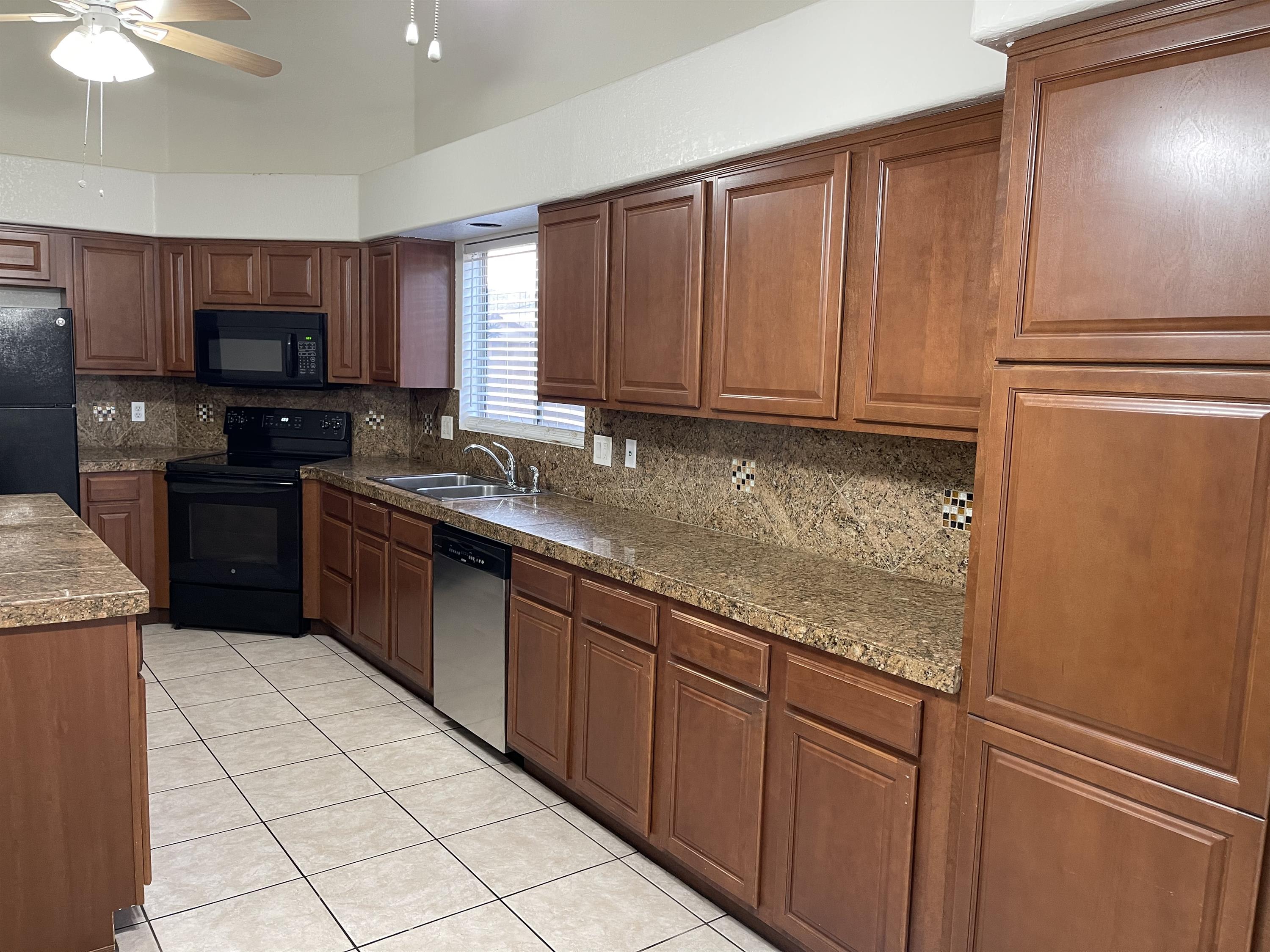6607 North 89th Avenue – photo 5