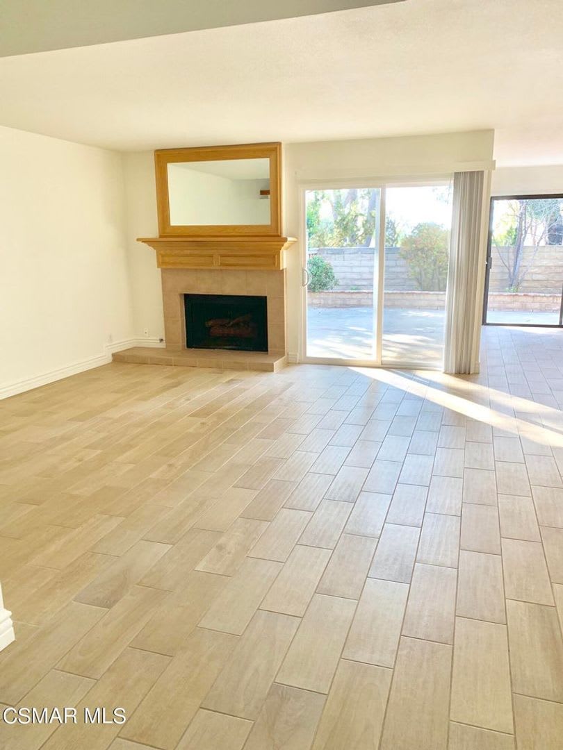 Move in Ready! Sought out Racquet Club Villas – photo 3