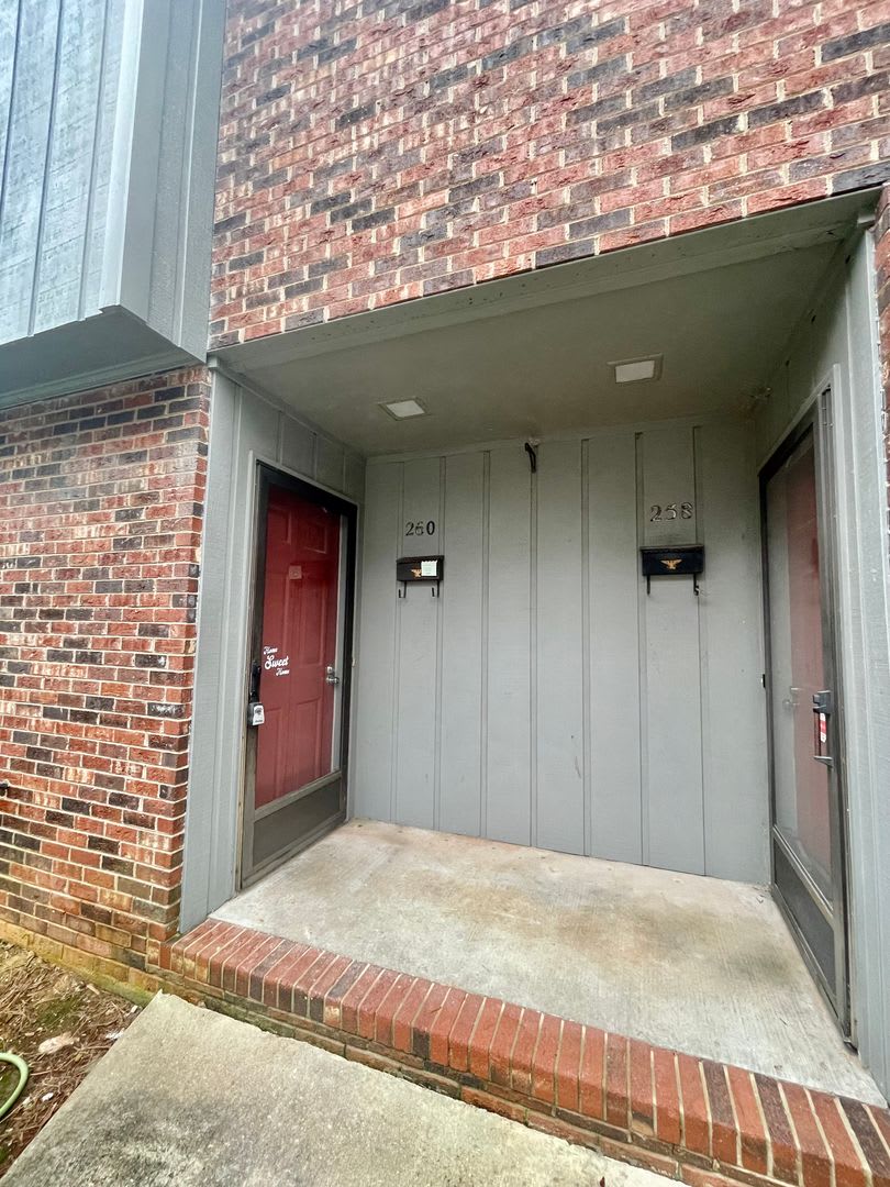 Discover this well-maintained 2-bedroom, 2-bath townhouse in Statesville, NC. – photo 2