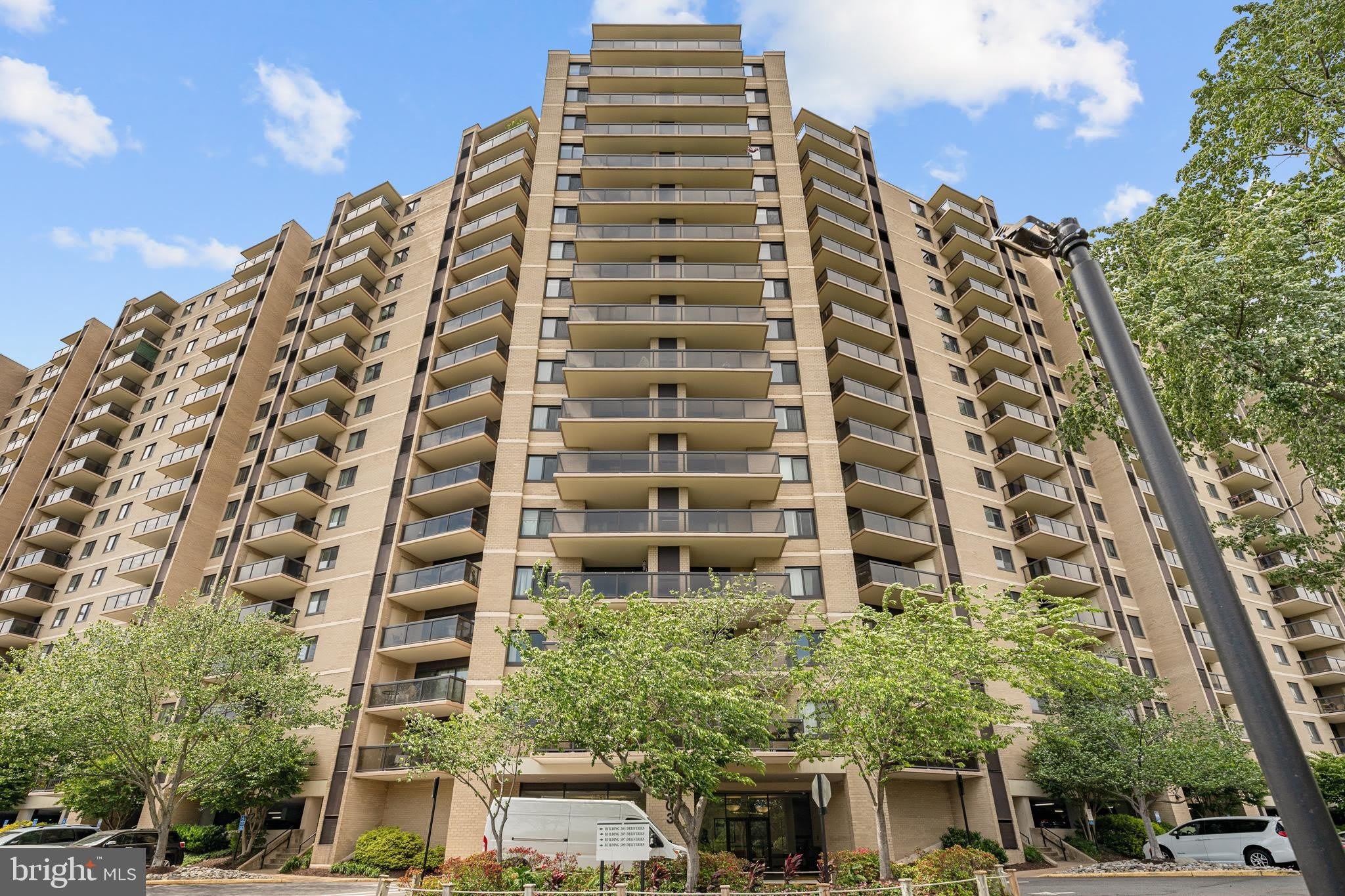 205 Yoakum Parkway – photo 1