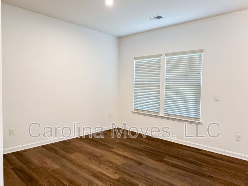 345 Bucklebury Road – photo 2