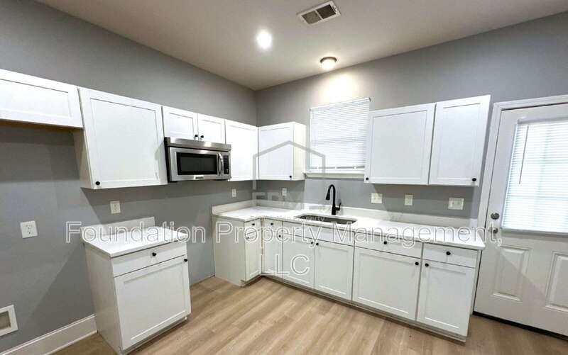 910 Dickinson Street – photo 1
