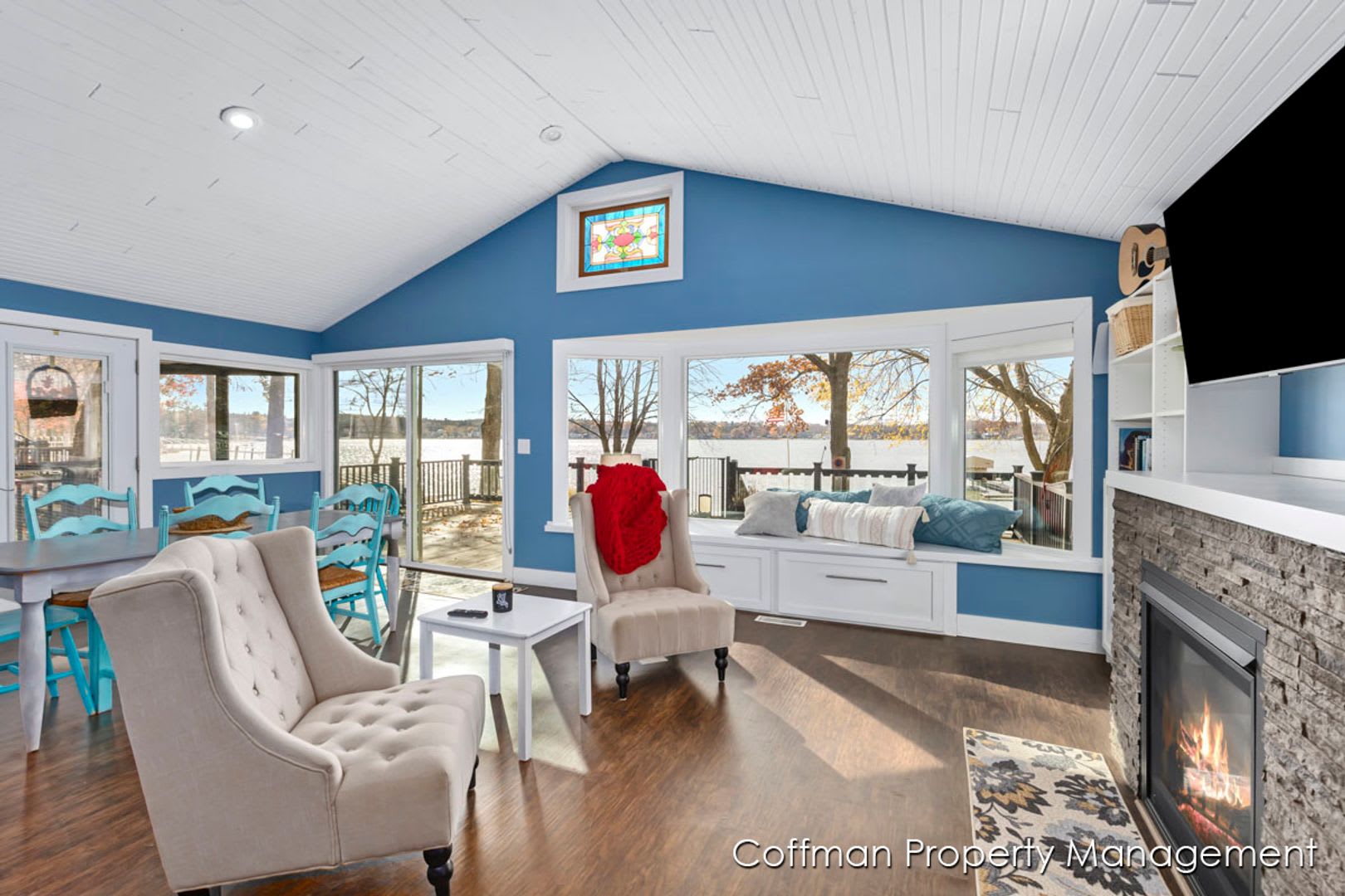 3 bed, 2.5 bath Located on Bostwick Lake – photo 3