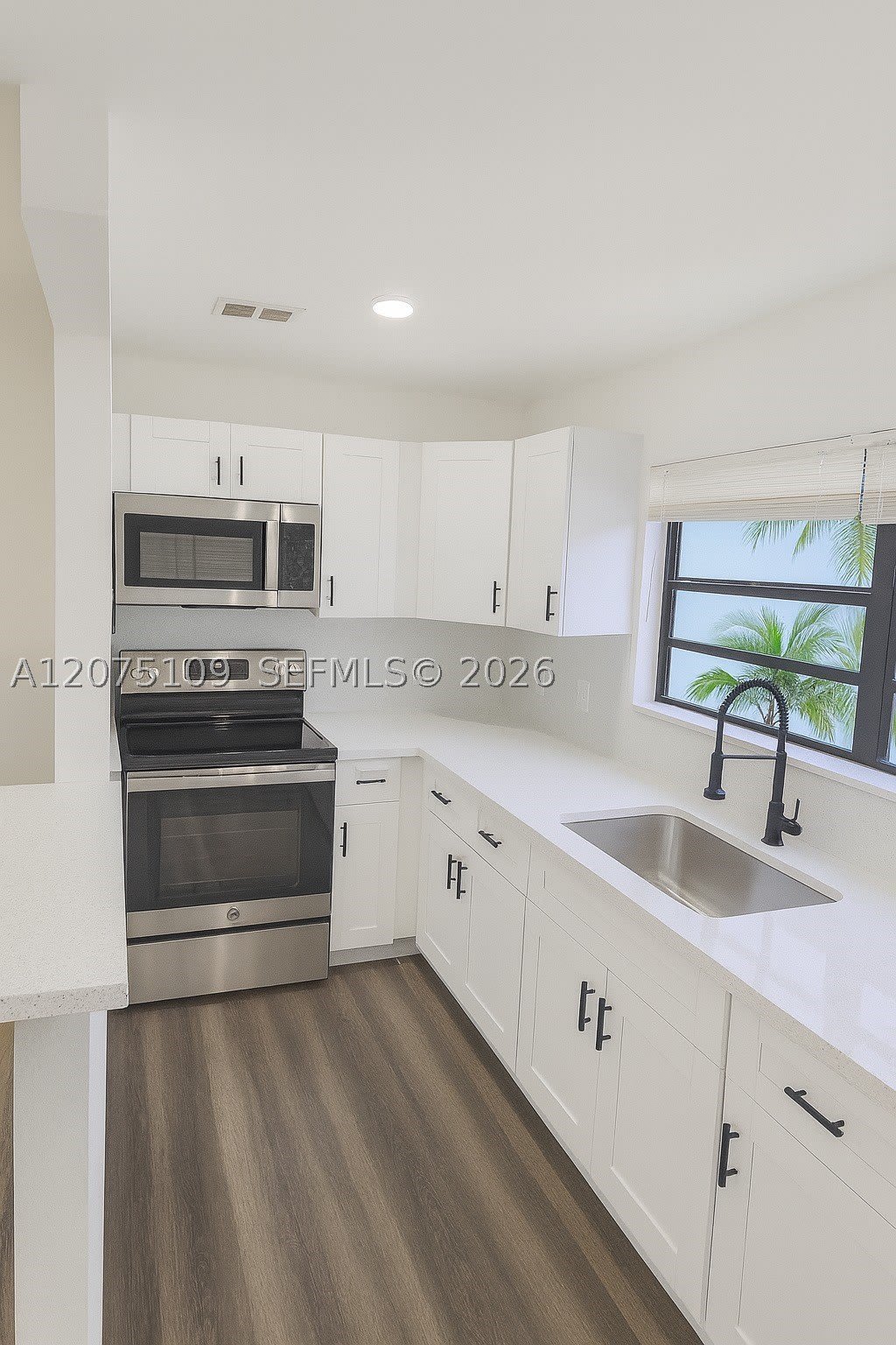 417 NW 2nd Ave – photo 2