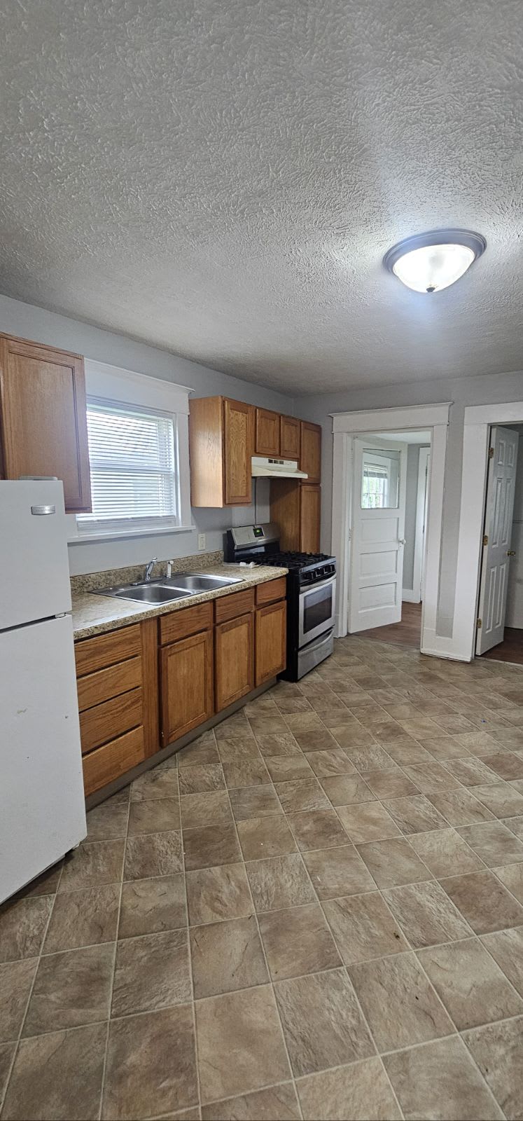 522 W 6th St – photo 4