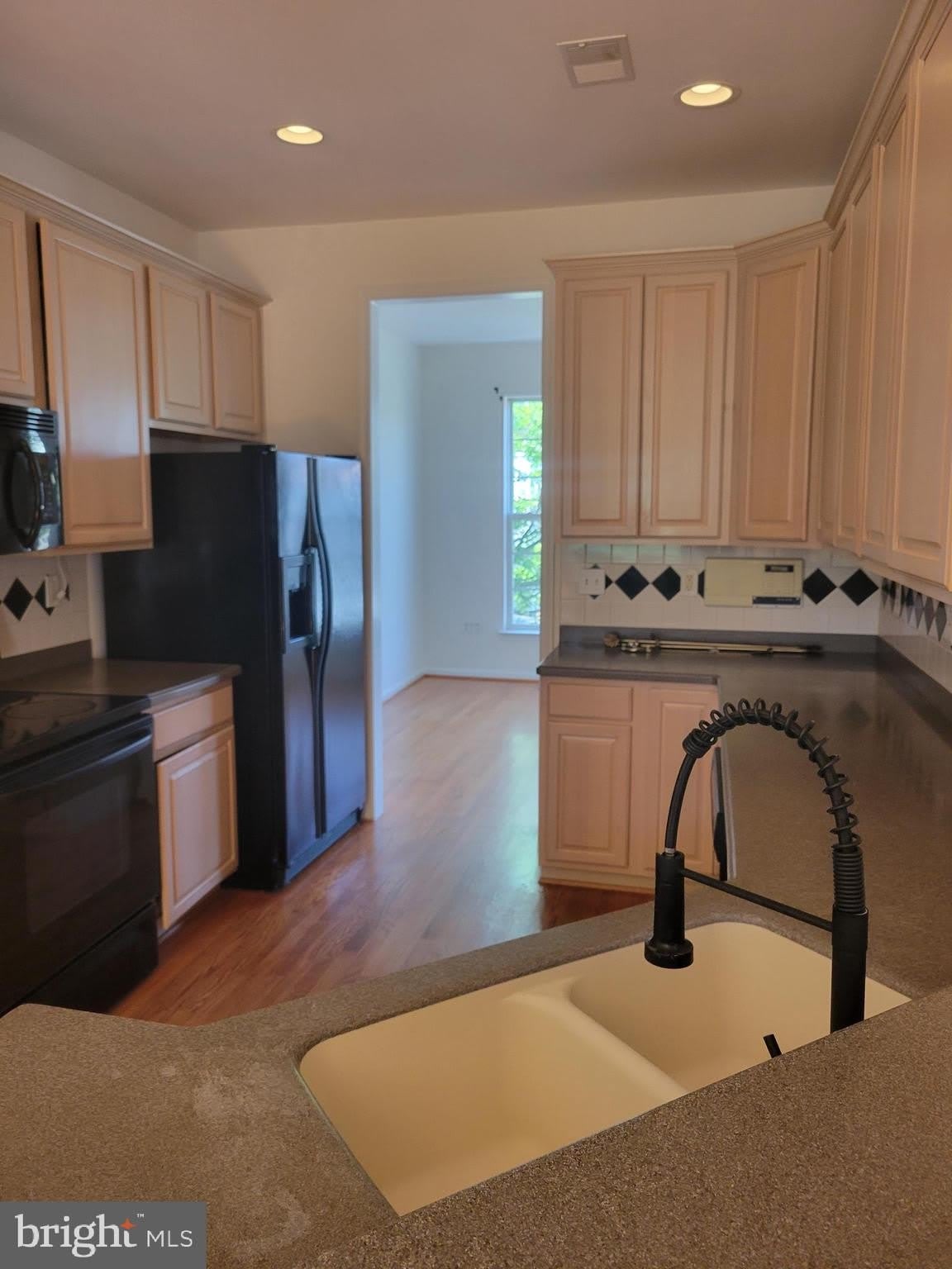 43799 MAISON BLANC Square – photo 5