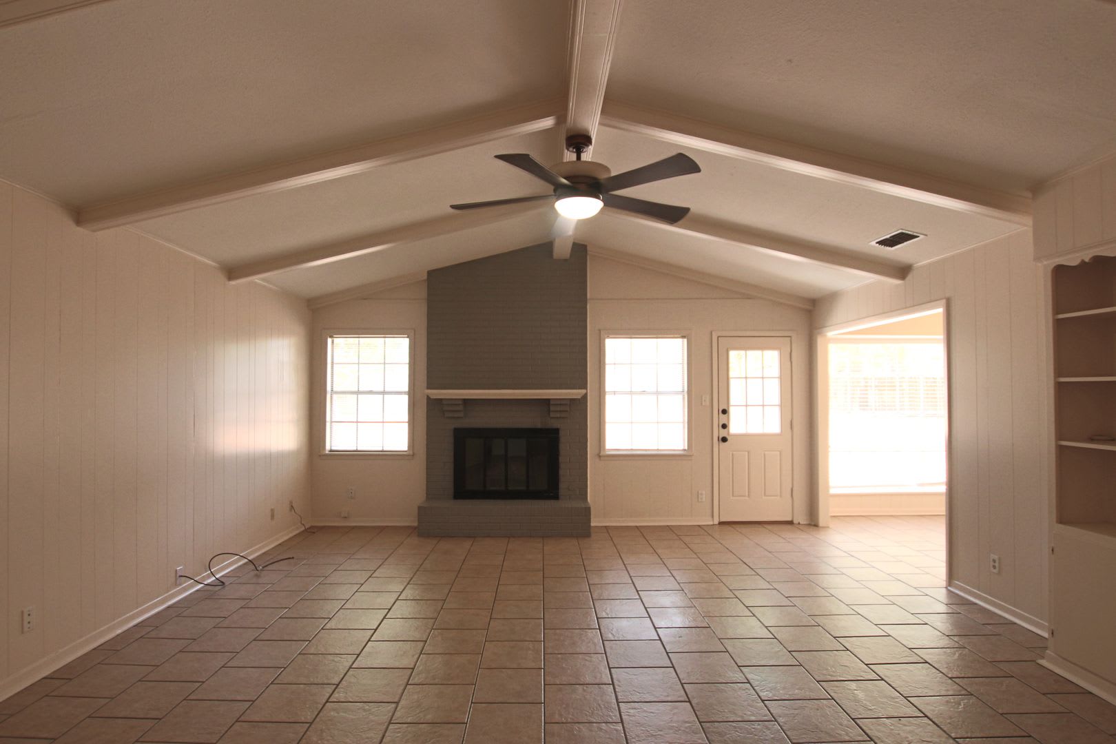 Coming Soon! Charming 3 Bedroom, 2 Bathroom Home in South Tyler! – photo 4