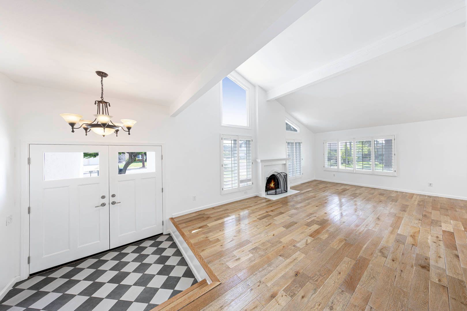 Charming Corner Lot Home on Oversized 10,000 Sq Ft Lot – photo 5