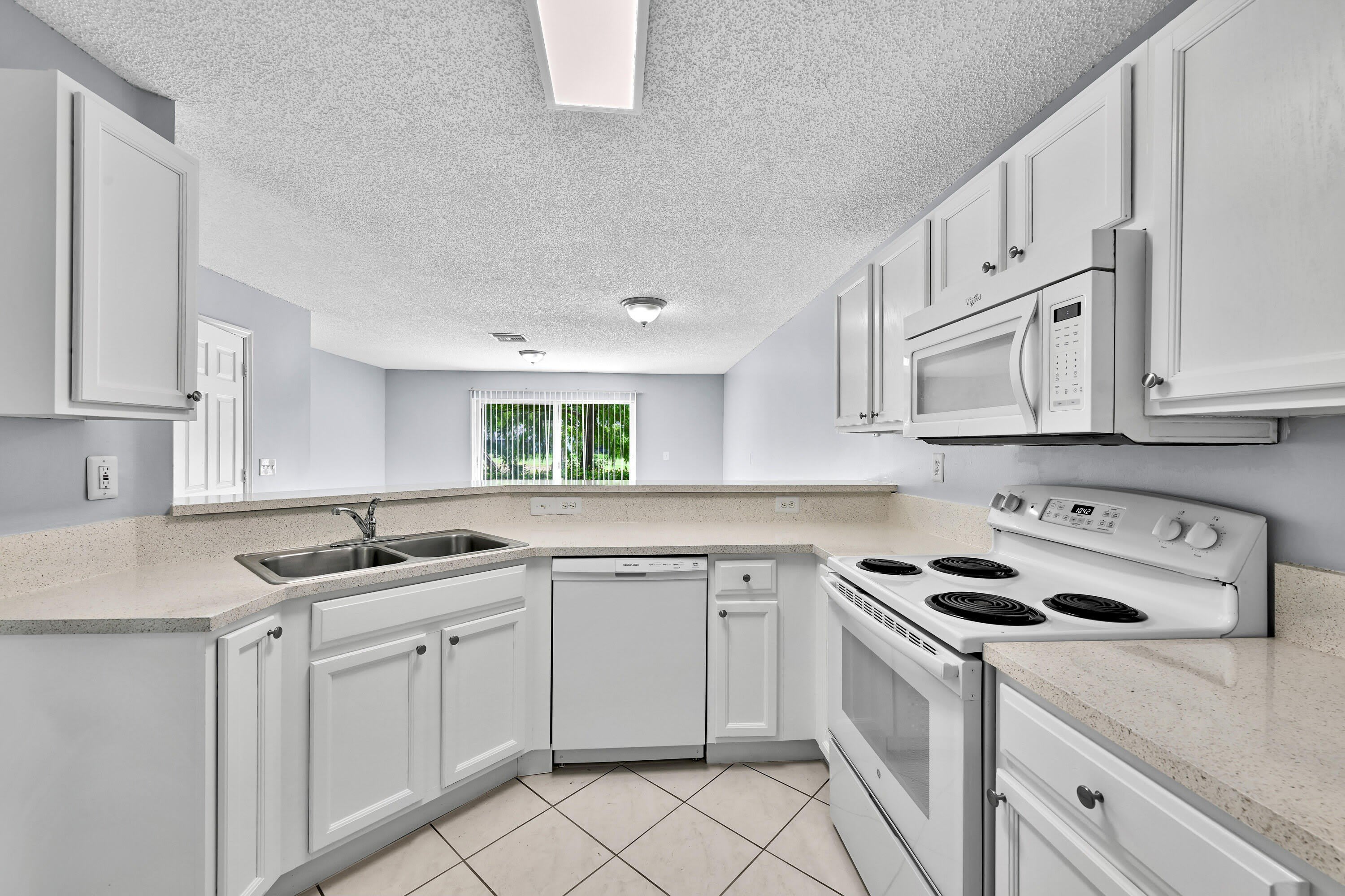 8658 S SOUTHGATE SHORES Circle – photo 3