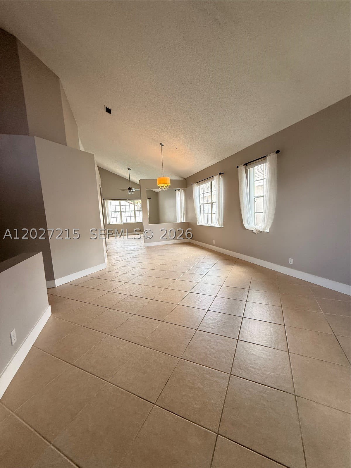 300 Cameron Dr – photo 4