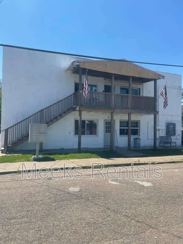 408 1st St. – photo 1