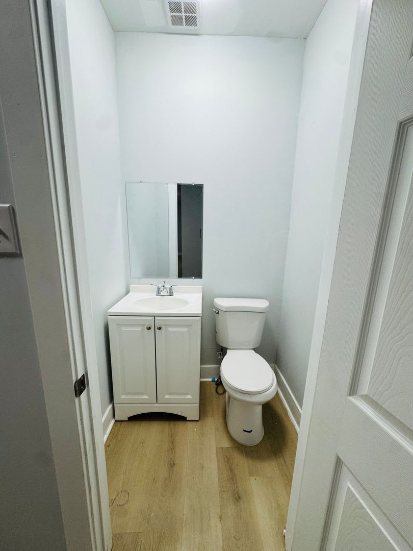 Remodeled 4bd/1.5 bath House with Rear yard!! SECTION 8 ONLY!! – photo 5