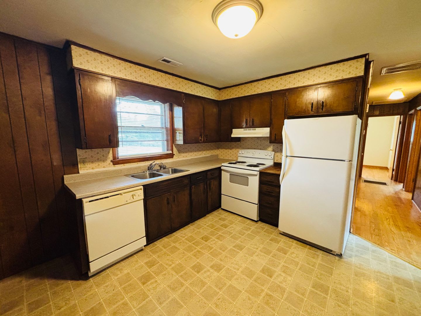 3 Bedroom, 1 Bath House – photo 4
