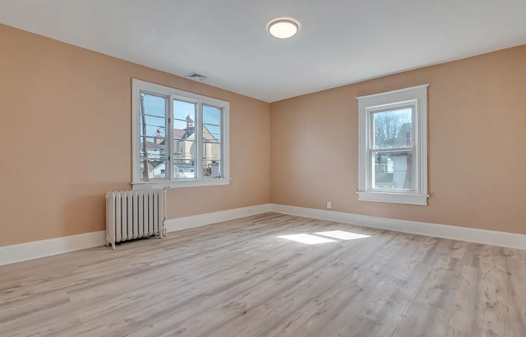 Newly renovated 6-bedroom, 2-bath single-family home – photo 4