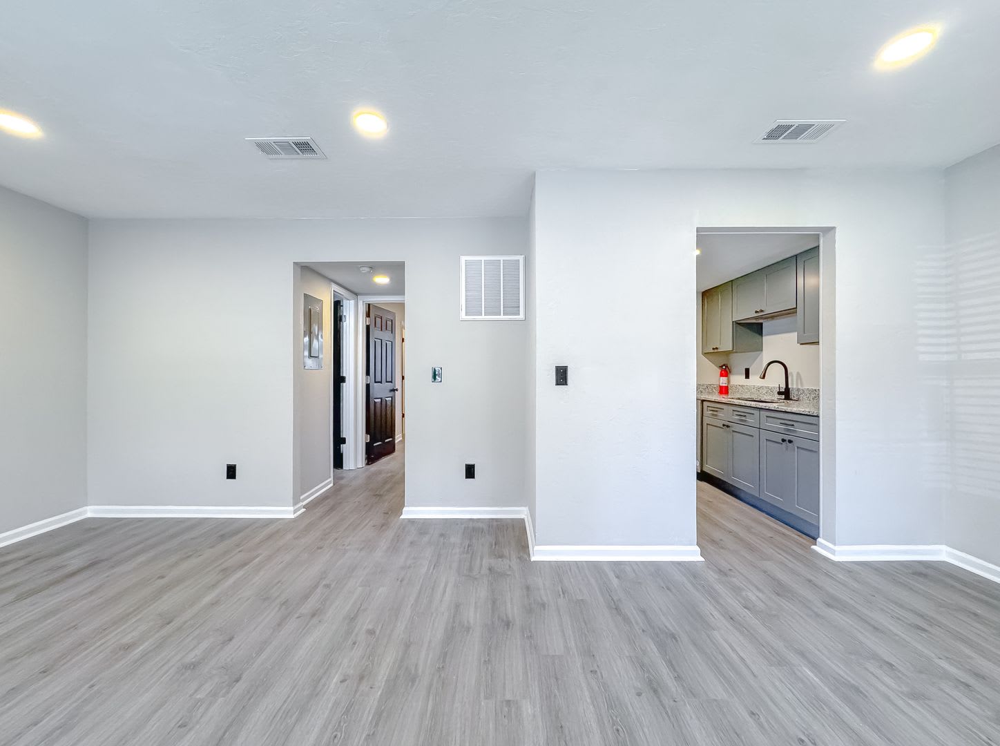 COMPLETLEY RENOVATED 1/1 FOR ONLY 1100$ – photo 3