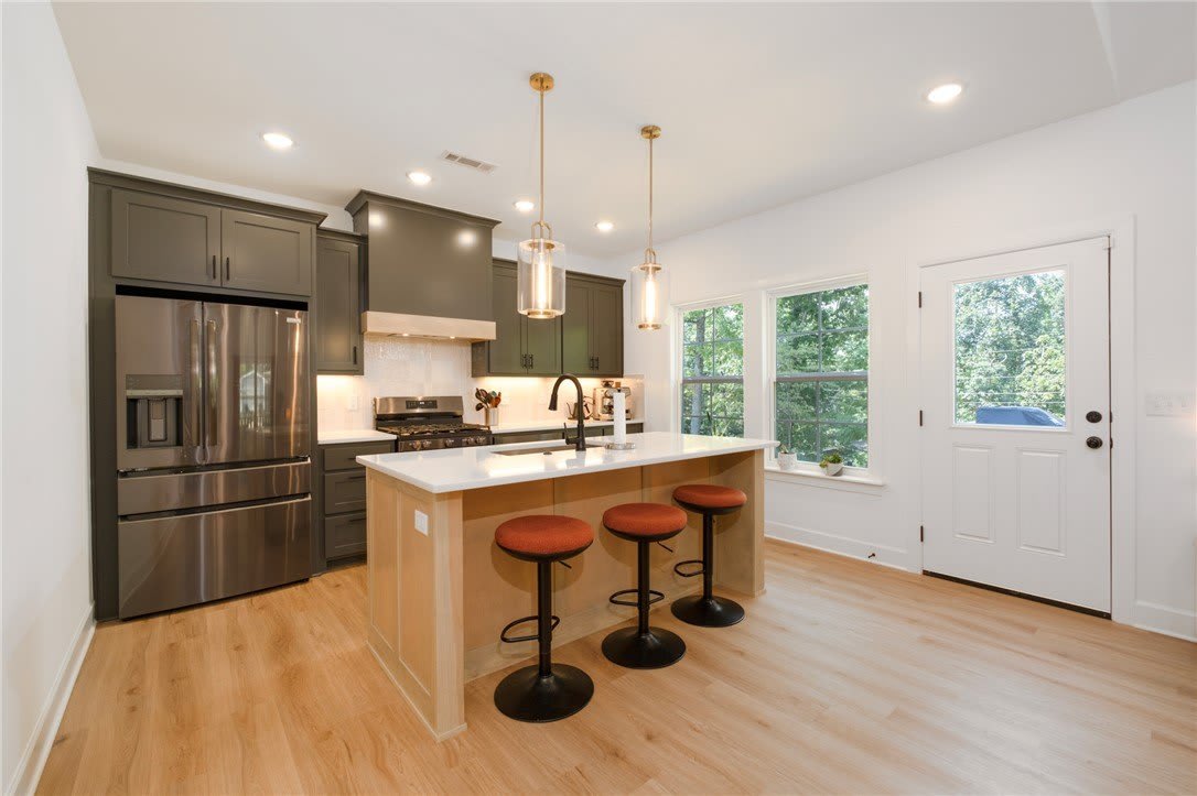87 Leicester Drive – photo 3
