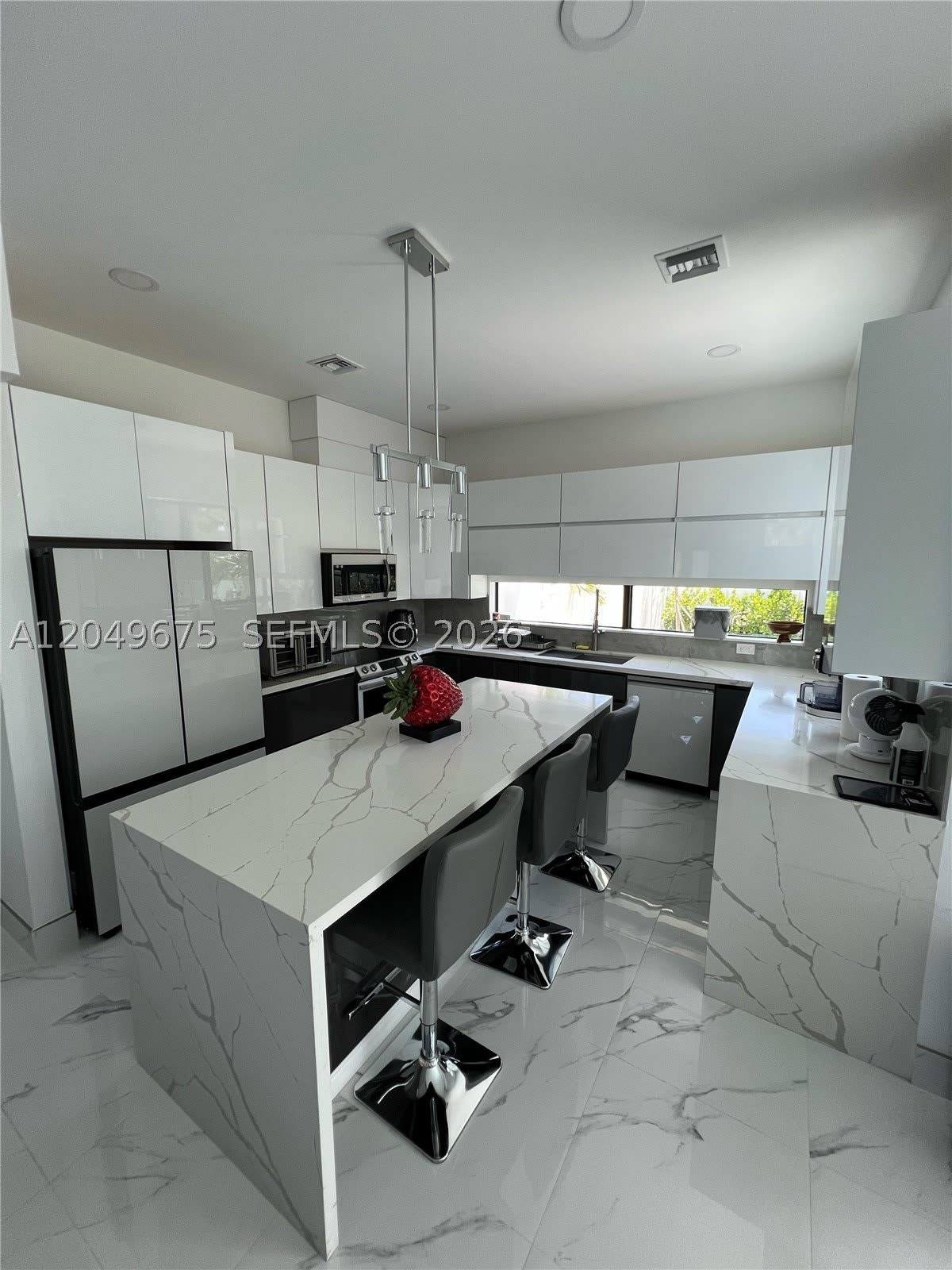 2342 Mckinley St – photo 2