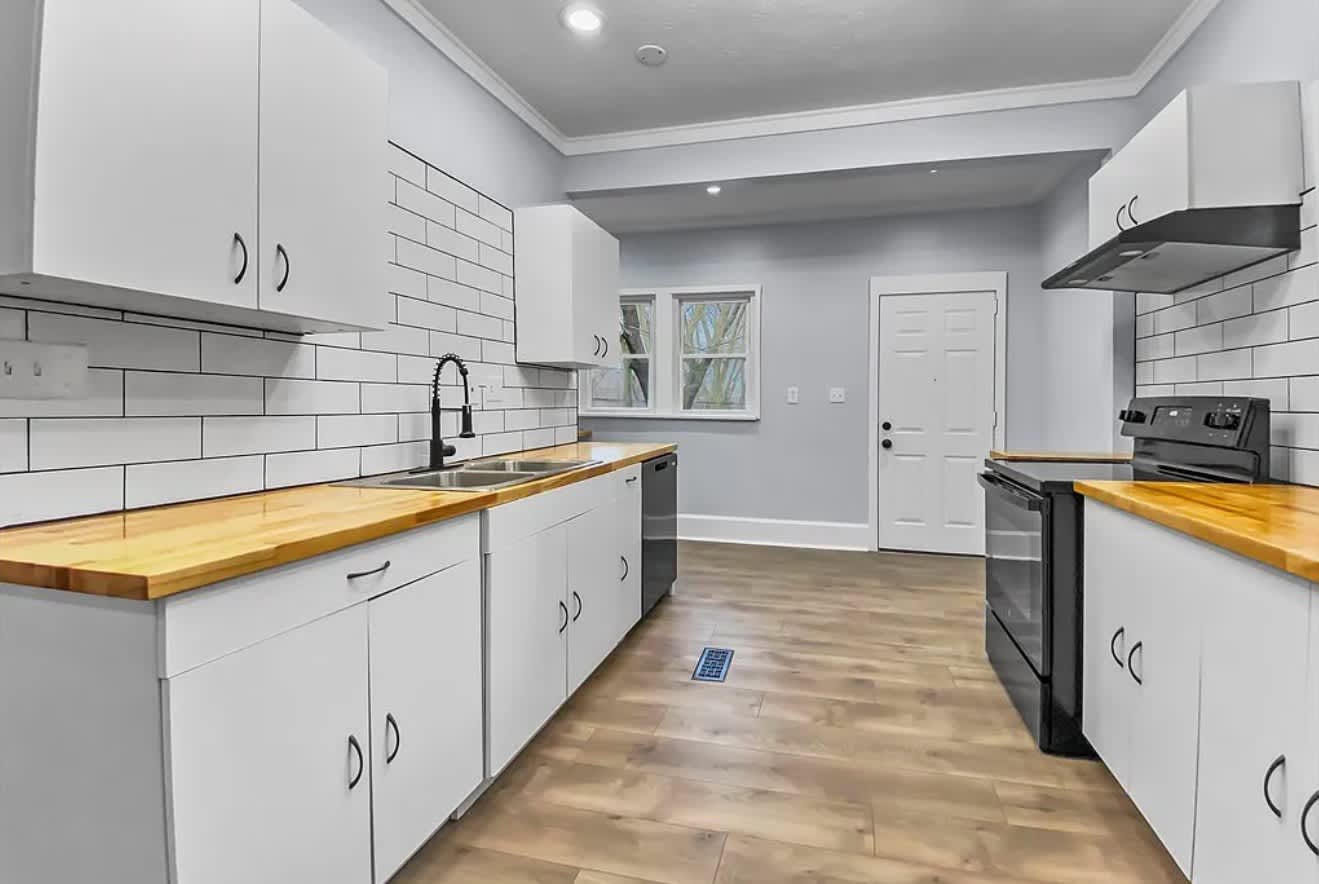 2292 Bellfield Avenue – photo 1