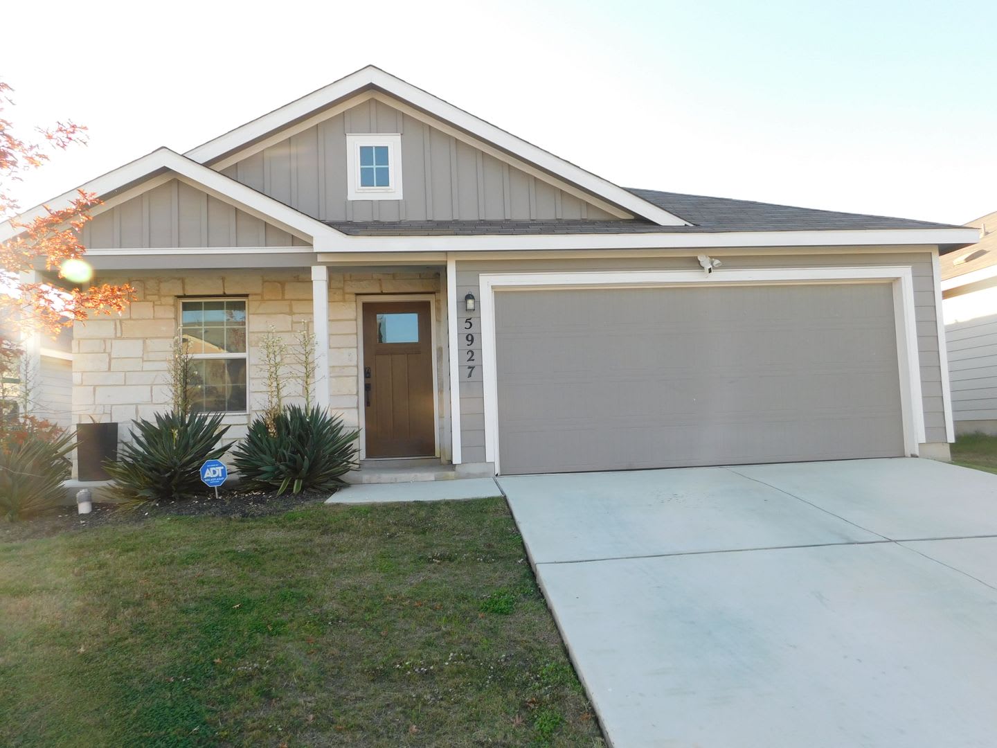 Gorgeous 3 Bedroom 2 Bath Home With A Game Room – photo 1
